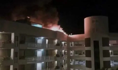 بالفيديو ... تحطم مروحية على سطح فندق باستراليا