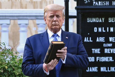 Trump earns $300,000  by selling 
