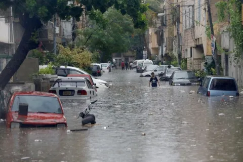 بسبب الأمطار الموسمية...مقتل 209 في باكستان (فيديو)