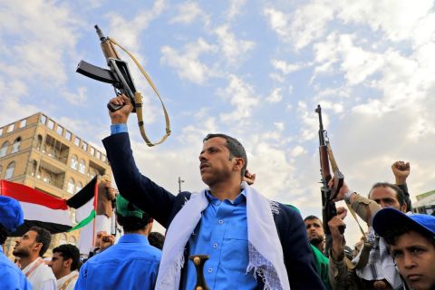 كمين قاتل: الحوثيون يقضون على 70 مقاتلا إسرائيليا ومرتزقة أمريكيين