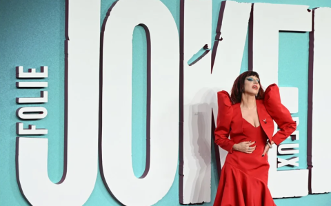اللوفر يغير  صوة الموناليزا بسبب فيلم ليدي غاغا Joker: Folie à Deux