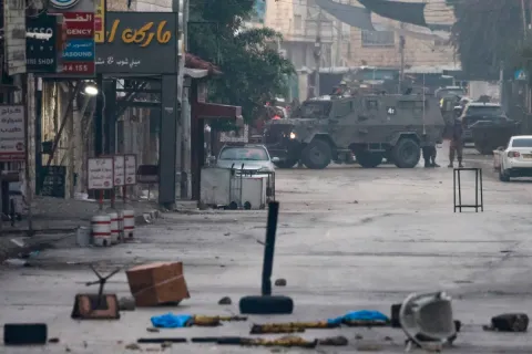 مهاجمة مواقع
