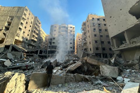 شاهد: دمار هائل في الضاحية الجنوبية بعد 30 غارة اسرائيلية