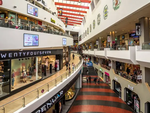 Gunfire erupts at Tel Aviv’s Azrieli Mall, casualties reported