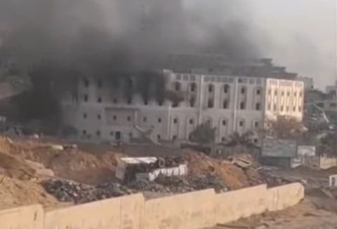 بالفيديو.. الاحتلال يقصف مستشفى الإندونسي شمال غزة