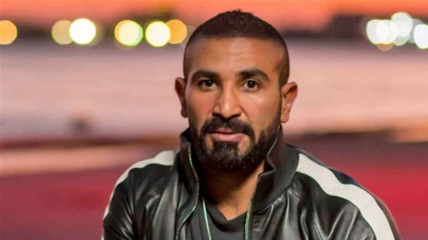 طفلة مغربية تضع أحمد سعد في موقف محرج على المسرح