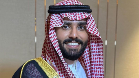 عبدالله الودعاني يكشف معاناته المادية قبل الزواج.. ويصف أريج بـ