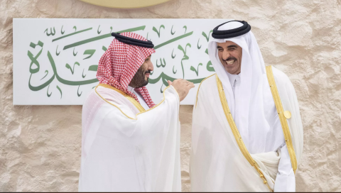 حديث ودي بين بن سلمان والشيخ تميم في قمة بروكسل يشعل مواقع التواصل