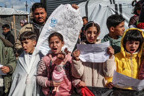 حق العودة في خطر.. غضب أممي وفلسطيني من حظر 