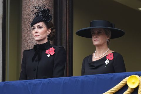 Kate Middleton makes public return for remembrance day in London