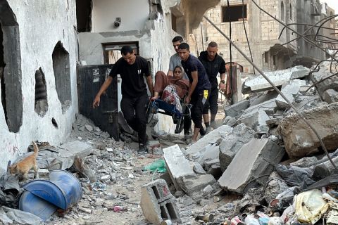بالفيديو: أكثر من 50 شهيدا بقصف منزل في 