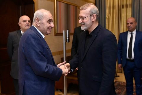 شاهد: لاريجاني يواجه مسيرة إسرائيلية خلال زيارته لبيروت