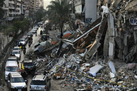 شاهد: بدء عودة النازحين إلى جنوب لبنان رغم التحذيرات الاسرائيلية