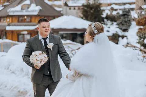 Trending wedding suit styles for winter grooms