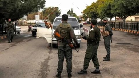 لحظات مؤثرة لتشييع 5 صحفيين في غزة استهدفتهم غارة إسرائيلية