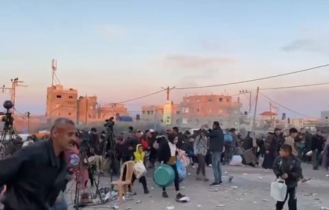 بعد إقالة 4 أشخاص ترامب يتوعد 1000 موظف بـ 