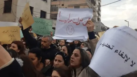 في أول زيارة رسمية..الشرع يطالب موسكو بتسليم الأسد