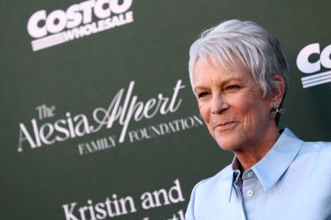 Jamie Lee Curtis faces backlash for comparing pacific palisades fires to Gaza