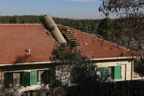 Missile from Yemen intercepted by Israeli army, disrupting Ben Gurion airport operations