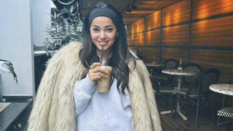 رحمة رياض تتألق باللون الأصفر في سحور رمضاني