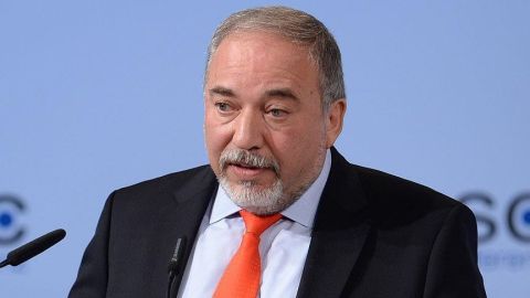 أفيغدور ليبرمان يوافق 