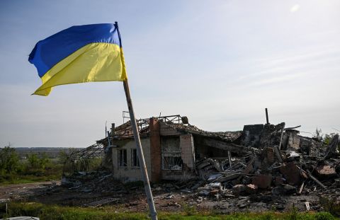 Russian attack kills at least 4 in Ukraine's Izyum city