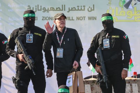 Freed Israeli captive details detention conditions, criticizes Israeli leadership