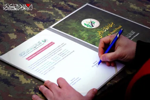 حماس تقرر تسليم جثث 4 إسرائيليين والإفراج عن 6 أسرى..ما المقابل؟