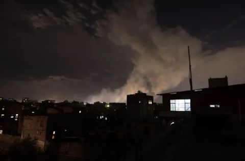 واشنطن: سنواصل قصف الحوثيين.. ووالتز: لديهم دفاعات لا تصدق