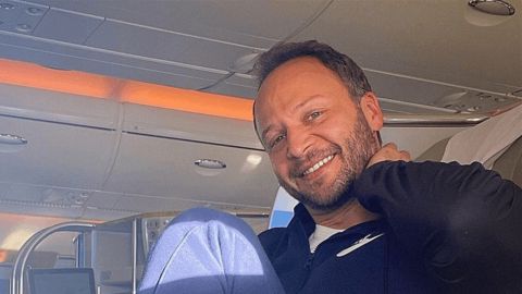 مكسيم خليل يعلن عودة زوجته سوسن ارشيد إلى سوريا ويتغزل بها