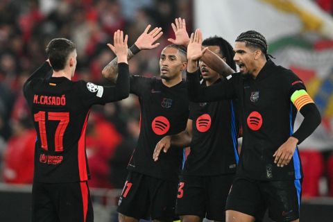 Ten-Man Barcelona Stuns Benfica – Flick Unveils the Formula for Success
