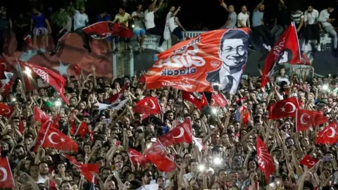 تركيا..القضاء يأمر بحبس عمدة اسطنبول للتحقيق بعدة تهم من بينها