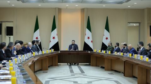 الشرع يناقش تفاصيل المرحلة المقبلة في أول اجتماع للحكومة السورية الجديدة