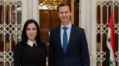 سلاف فواخرجي تعلق على تسريب وثيقة زواجها من الرئيس السابق بشار الأسد