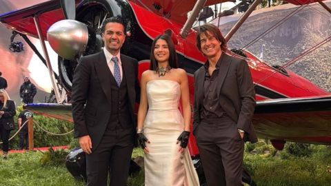 نارين بيوتي تلتقي توم كروز.. هل دفعت مبلغًا كبيرًا مقابل صورة؟