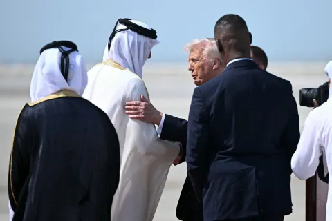 Trump meets Qatari Emir in Doha