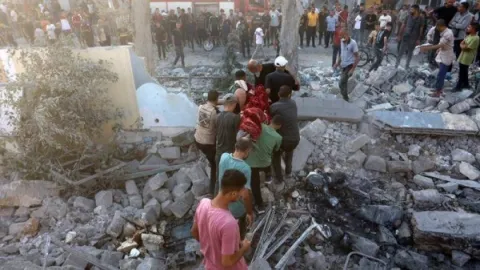 أكثر من نصفهم في مصائد الموت.. 80 شهيداً في غزة