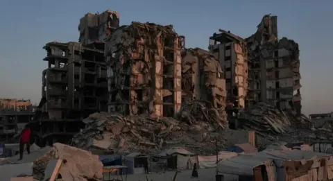 بينهم منتظرو مساعدات.. عشرات الشهداء والجرحى في غزة