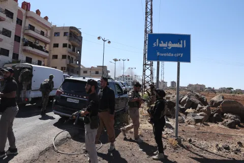 Armed Israeli Druze cross into Syria as Israeli forces strike Syrian troops in Sweida