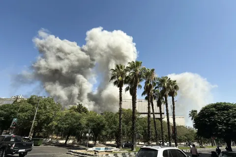 Israeli strikes kill 1, wound 18 in Damascus as warplanes target Syrian Presidential sites