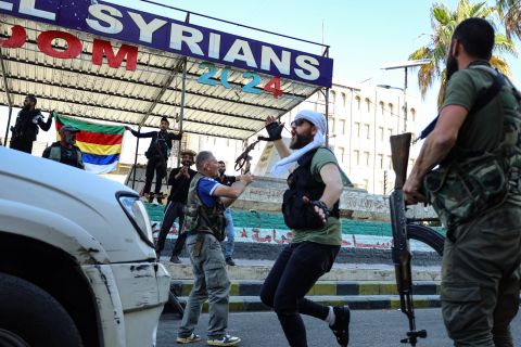 Israeli strikes kill 1, wound 18 in Damascus as warplanes target Syrian Presidential sites