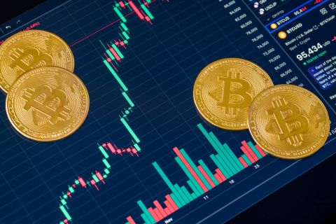 ترامب: يتهم حماس بسرقة المساعدات
