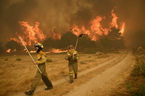 Firefighter killed in Spain wildfires