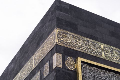 الإطاحة بمسؤول إعلامي 
