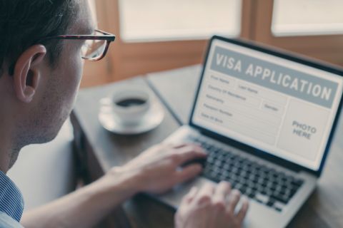 أمريكا: مراجعة 55 مليون تأشيرة استعداداً للترحيل 