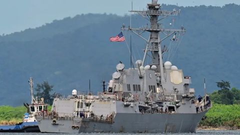 تصاعد التوتر.. رسوّ سفينة حربية أميركية قبالة فنزويلا