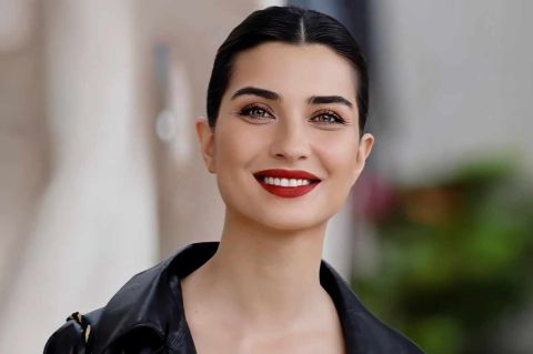 توبا بويوكستون تثير الشائعات حول ارتباطها بهاكان صابانجي بعد تعليق غامض