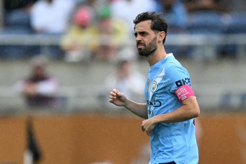 برناردو سيلفا يقترب من الرحيل عن مانشستر سيتي في صفقة كبرى