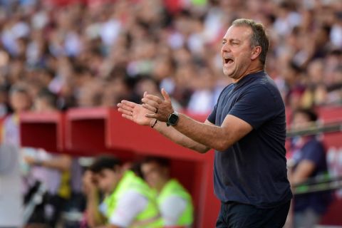 فليك يغير قواعد اللعب: طريقة جديدة لدمج نجوم لاماسيا في برشلونة