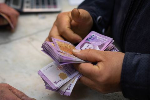 فئات خالية من الصور.. سوريا تعلن تفاصيل عملتها الجديدة